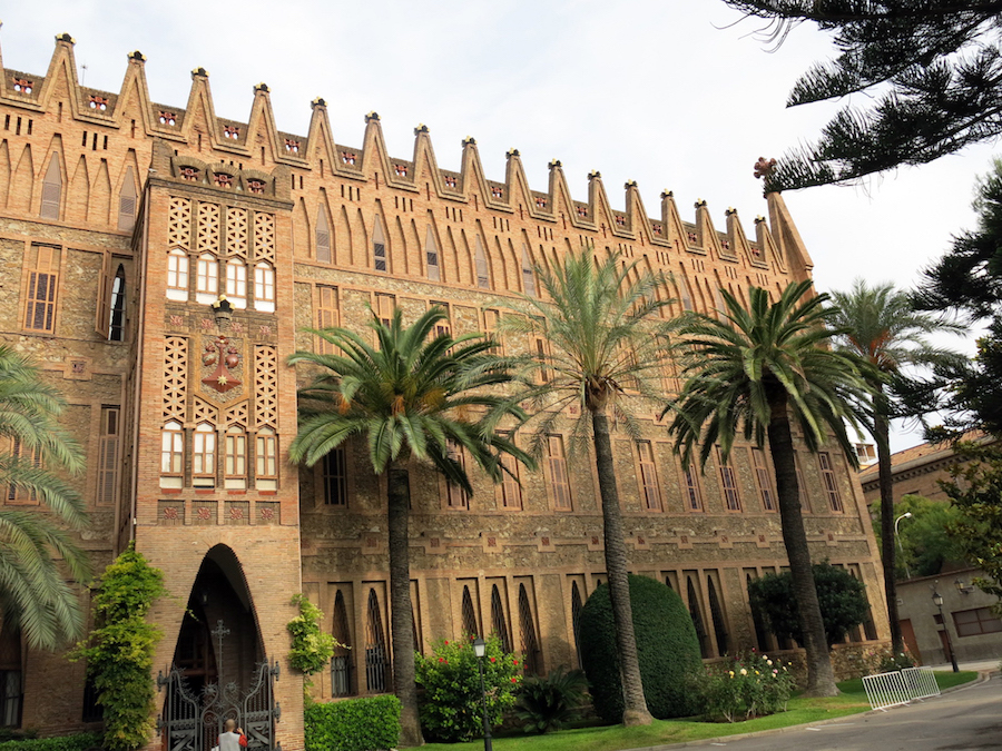 Arquitectura medieval de Gaudí en Barcelona
